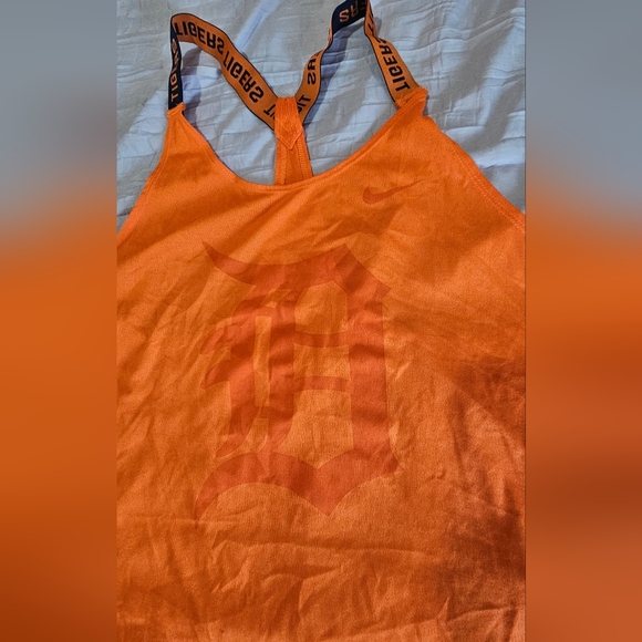 Nike Orange Sleeveless Crop Tank Top - Picture 3 of 4